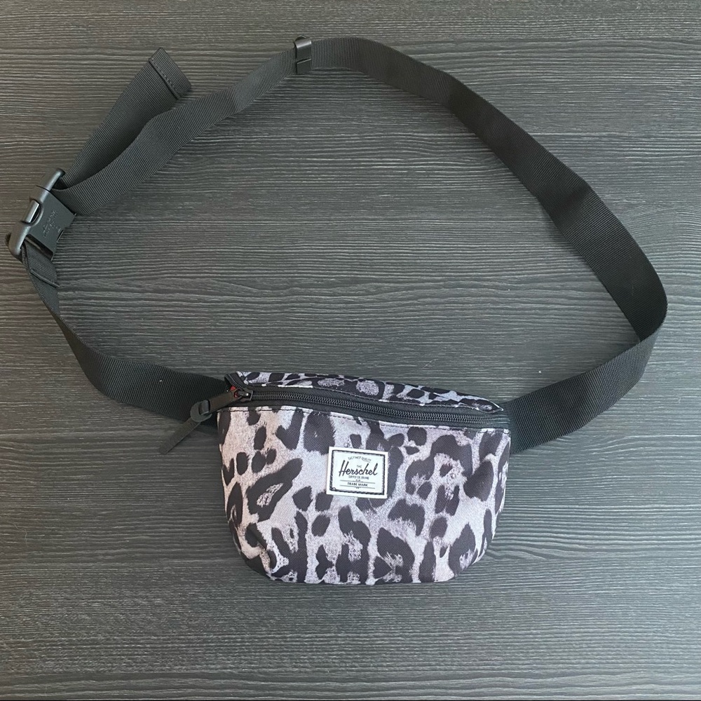 Like New HERSCHEL SUPPLY CO Leopard Fanny Pack